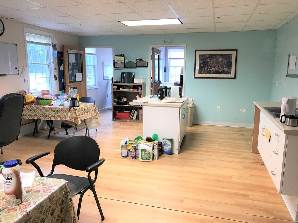 60 Exeter Rd, Newmarket, NH 03857